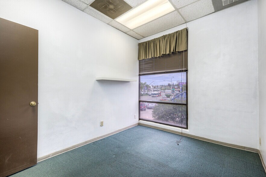 More Photos Of 5959 Mission Gorge Rd, San Diego Office For Sale