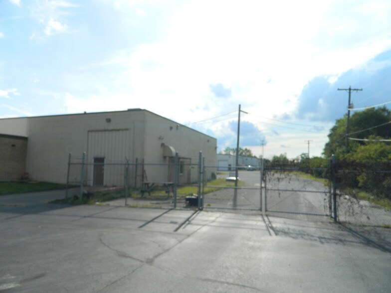 More Photos Of 9910 Airport Dr, Fort Wayne Manufacturing For Sale
