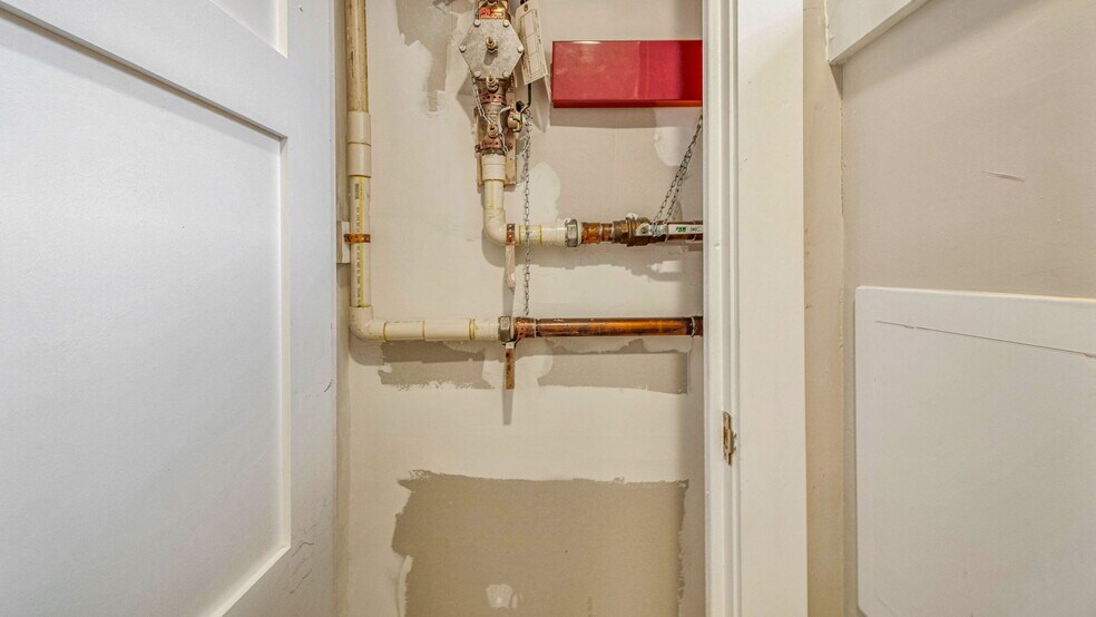 More Photos Of 1414 Pennsylvania Ave SE, Washington Apartments For Sale