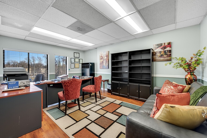 More Photos Of 101 Chestnut St, Gaithersburg Medical For Sale