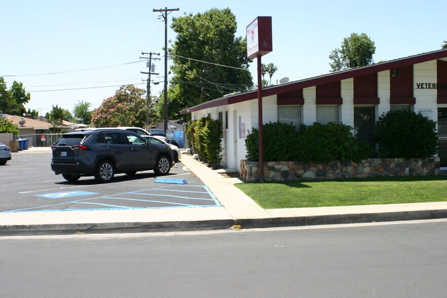 More Photos Of 207 China Grade Loop, Bakersfield Veterinarian Kennel For Sale