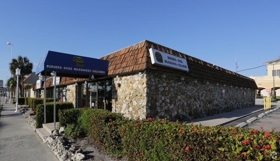 More Photos Of 330-350 9th St S, Naples Freestanding For Sale