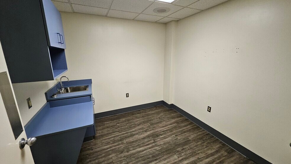 More Photos Of 4 Chateau Ln, Barboursville Medical For Sale