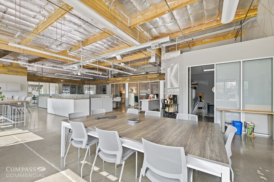 More Photos Of 1001 SW Emkay Dr, Bend Office For Sale