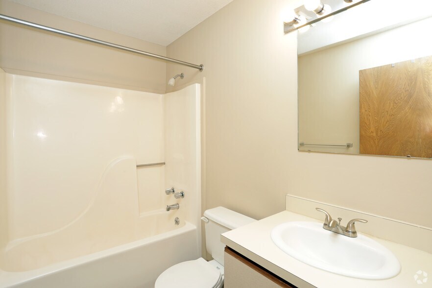 More Photos Of 1913 Farnam St, Omaha Apartments For Lease