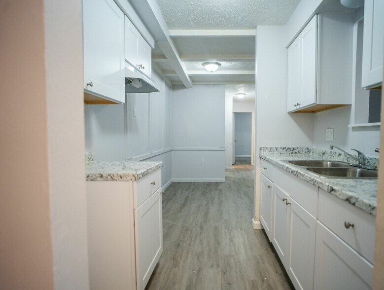 More Photos Of 1216 N Chestnut St, Lansing Apartments For Sale