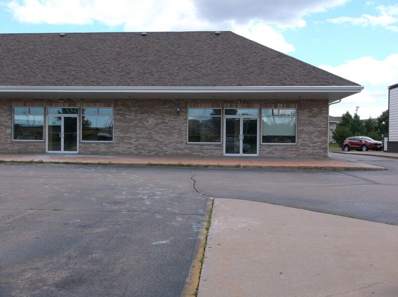Primary Photo Of 40-90 Wisconsin St, Oshkosh Restaurant For Lease