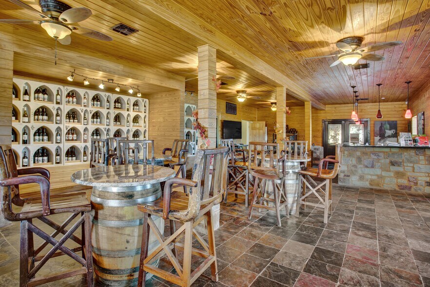More Photos Of 10207 E Hwy 290, Fredericksburg Freestanding For Sale