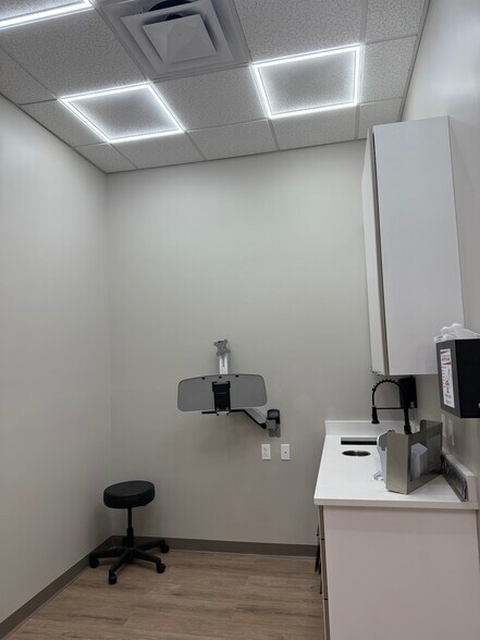 More Photos Of 215 Lincoln Rd, Miami Beach Storefront Retail Office For Lease