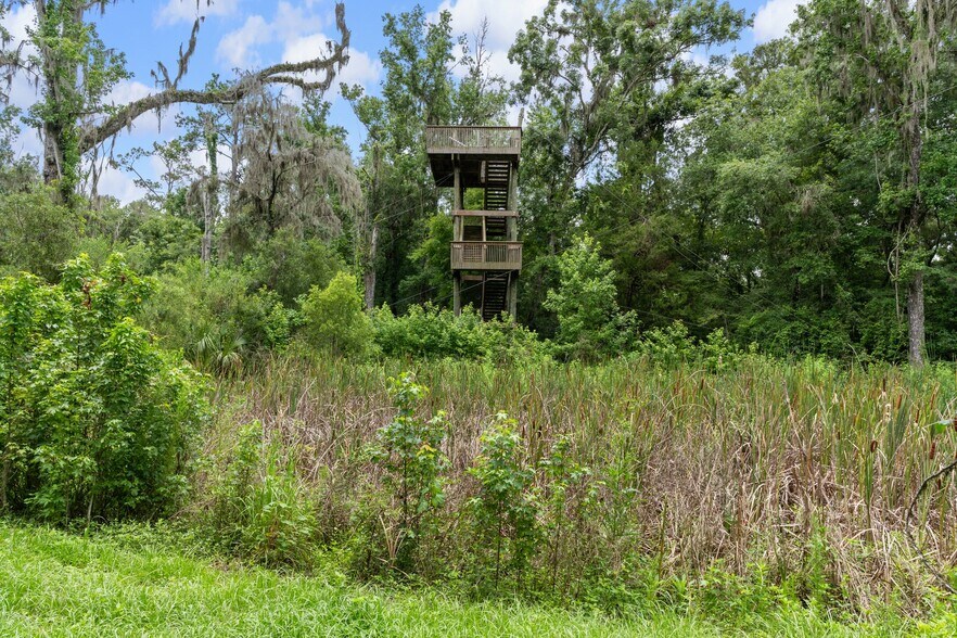 More Photos Of 6440 Cedar Ln, Brooksville Sports And Entertainment For Sale