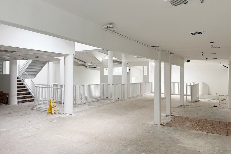 More Photos Of 125 E Jericho Tpke, Huntington Station Freestanding For Lease