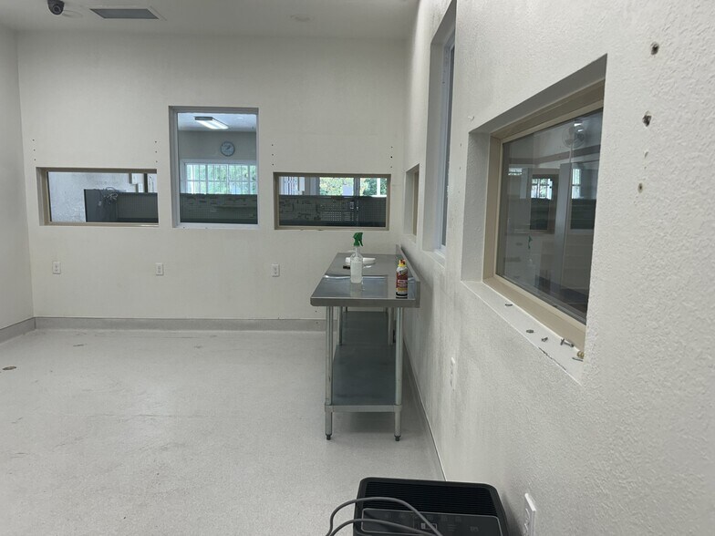 More Photos Of 1116 N Ferdon Blvd, Crestview Drugstore For Lease