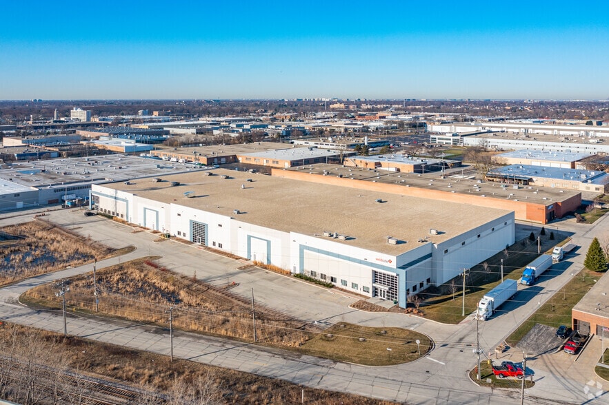 More Photos Of 7720 N Lehigh Ave, Niles Warehouse For Lease