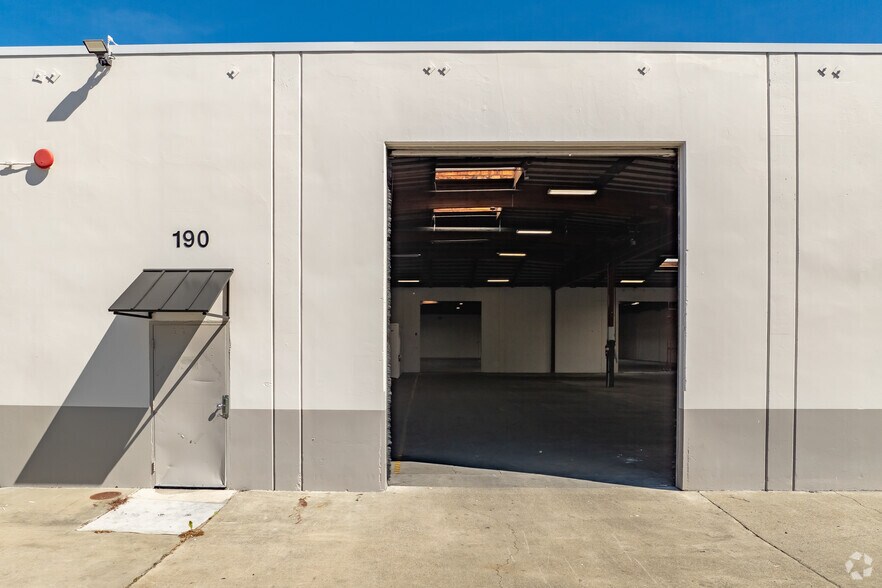 More Photos Of 210 Classic Ct, Rohnert Park Warehouse For Lease