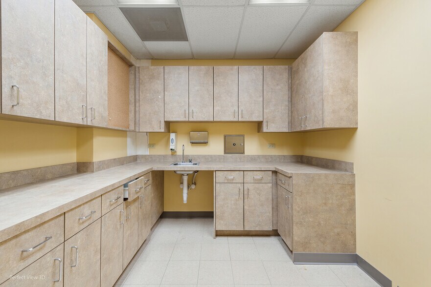 More Photos Of 507 W Kendall Dr, Yorkville Medical For Lease
