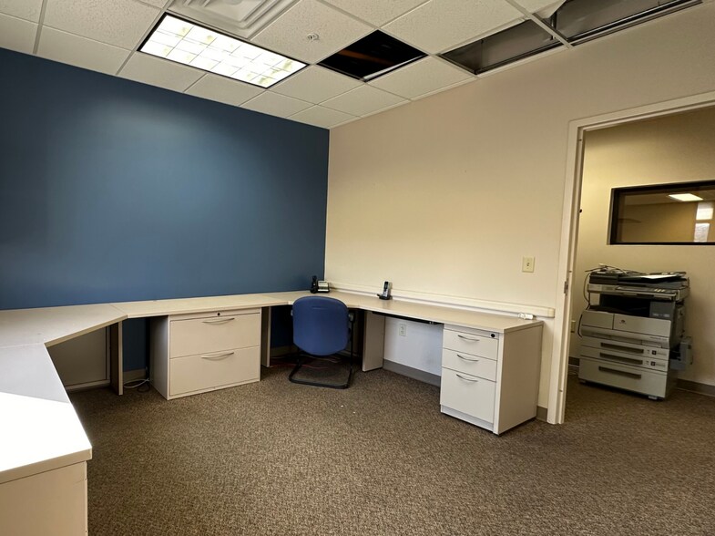 More Photos Of 1206 E Crosstown Pky, Kalamazoo Manufacturing For Lease