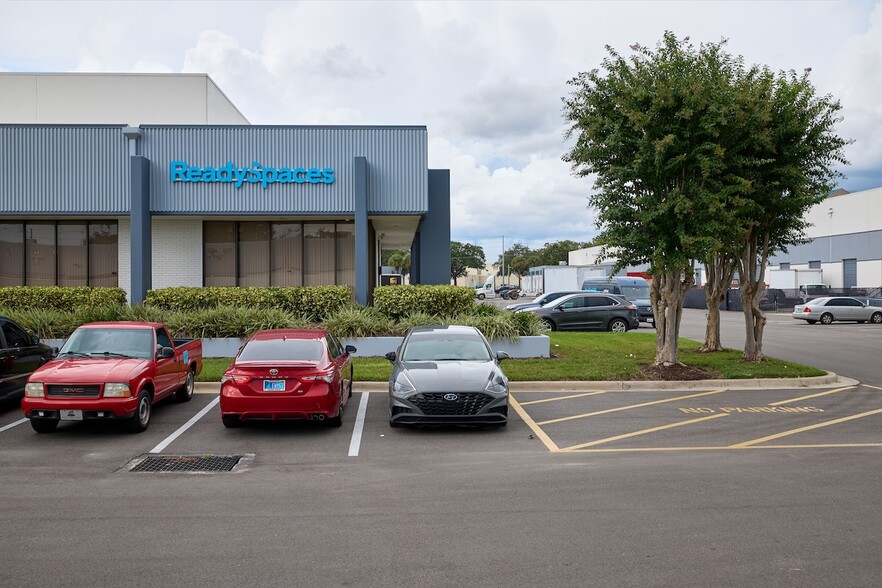 More Photos Of 1255 La Quinta Dr, Orlando Warehouse For Lease