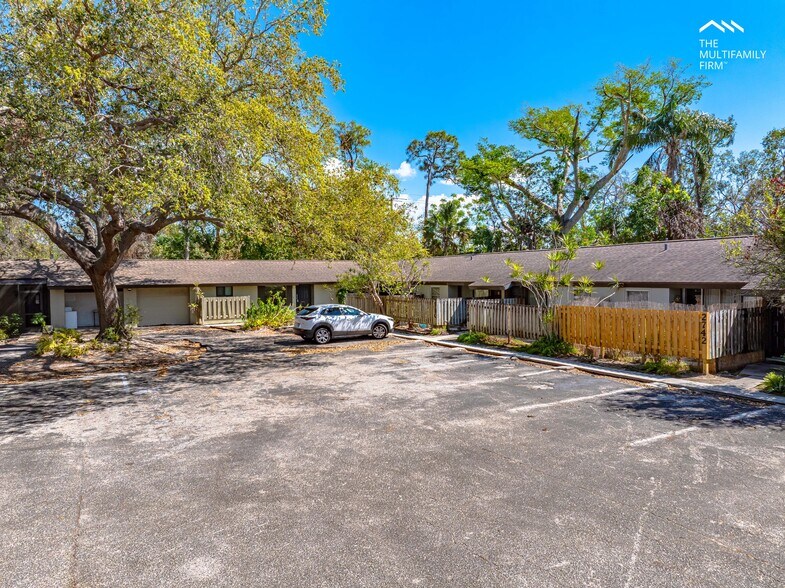 More Photos Of 2720-2750 Hope St, Sarasota Apartments For Sale