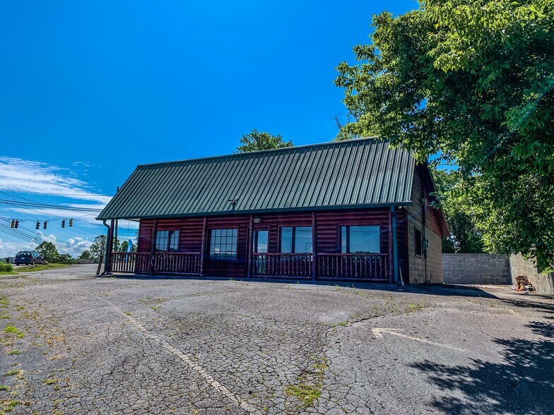 More Photos Of 3900 E First St, Blue Ridge Office Residential For Lease