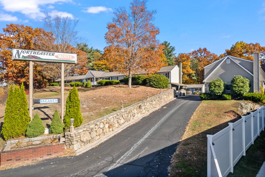 More Photos Of 79 Old Post Rd, Kittery Hotel For Sale