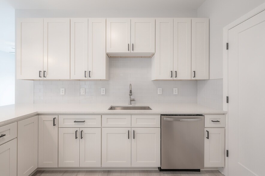 More Photos Of 3921 State St, Tampa Specialty For Sale