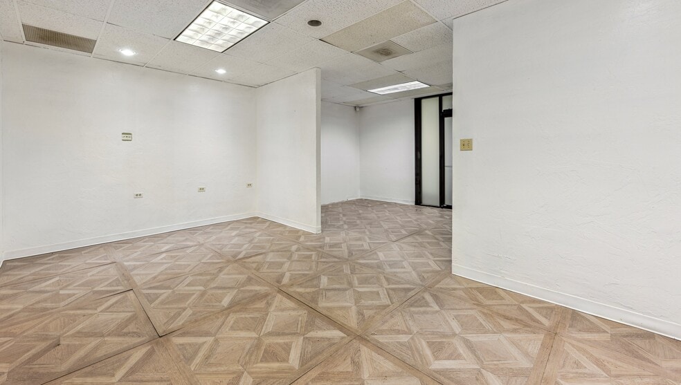 More Photos Of 1001 S Sherman St, Richardson Coworking Space