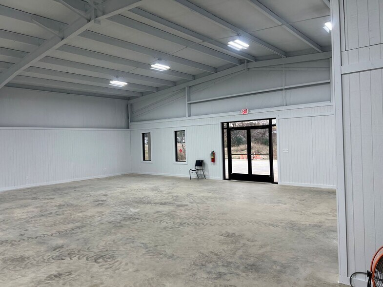 More Photos Of 7023 Sand Beach Blvd, Shreveport Warehouse For Lease