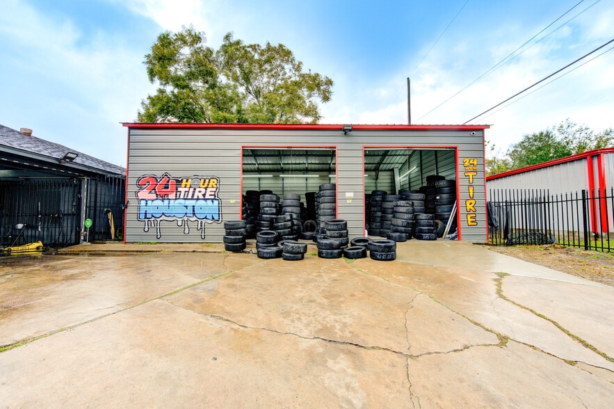 Primary Photo Of 5302 Bataan Rd, Houston Freestanding For Sale