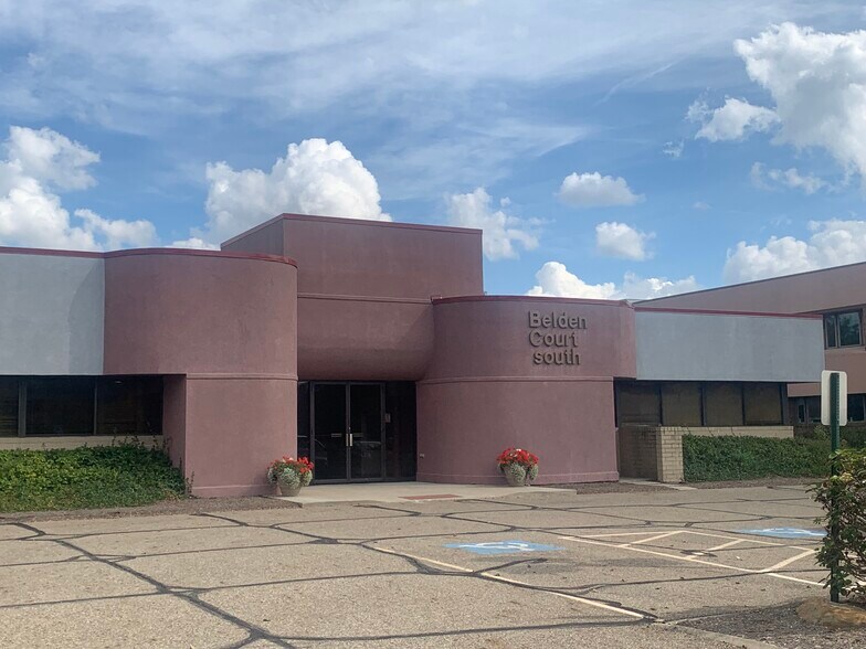 More Photos Of 4942 Higbee Ave NW, Canton Office For Sale