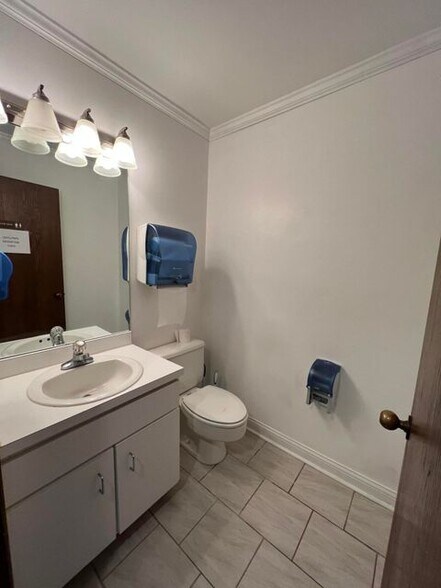 More Photos Of 230-236 Thomas More Pky, Crestview Hills Medical For Lease