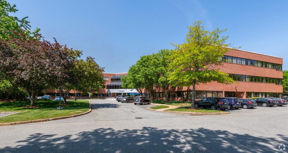 More Photos Of 10 Cabot Rd, Medford Office For Lease