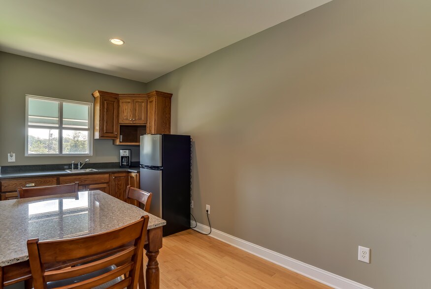 More Photos Of 100 Edgewood Ave, Landrum Medical For Sale