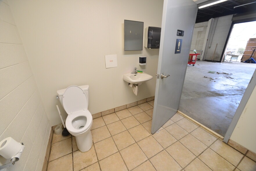 More Photos Of 8012-8022 Centreville Rd, Manassas Park, Manassas Park General Retail For Lease