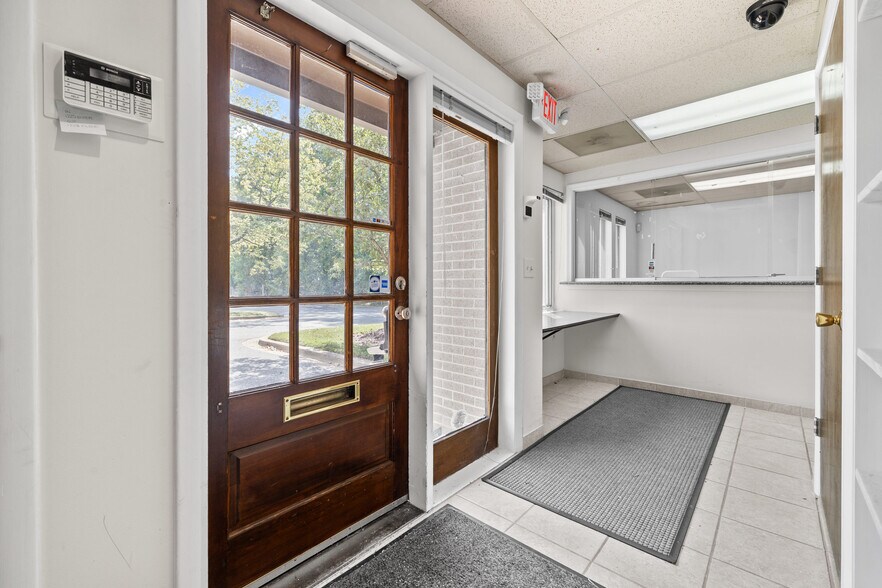 More Photos Of 5875-5881 Allentown Rd, Suitland Office For Sale