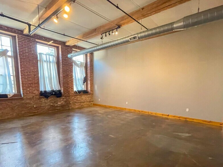 More Photos Of 600 N Hartley St, York Office Residential For Sale
