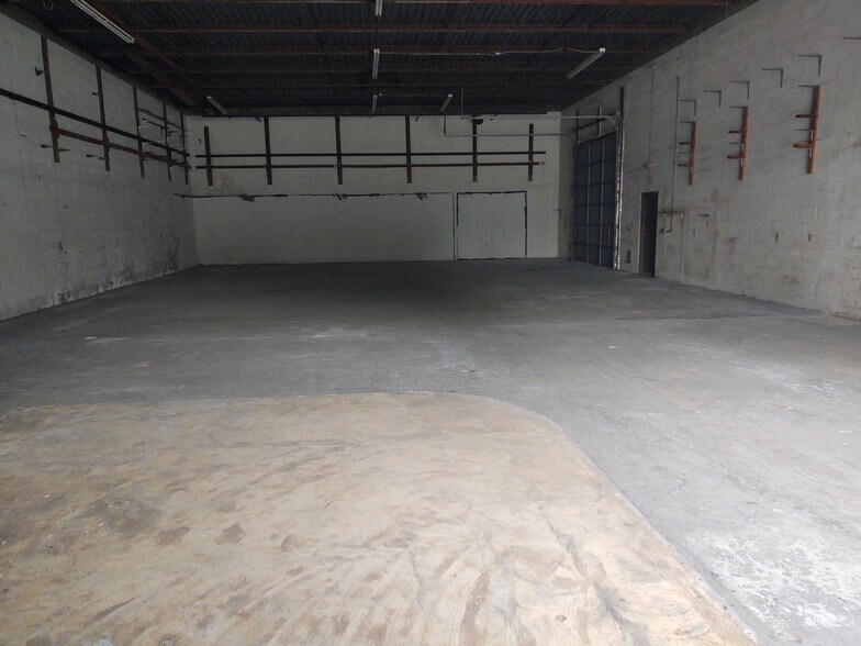 More Photos Of 5767 157th Ave N, Clearwater Light Manufacturing For Lease