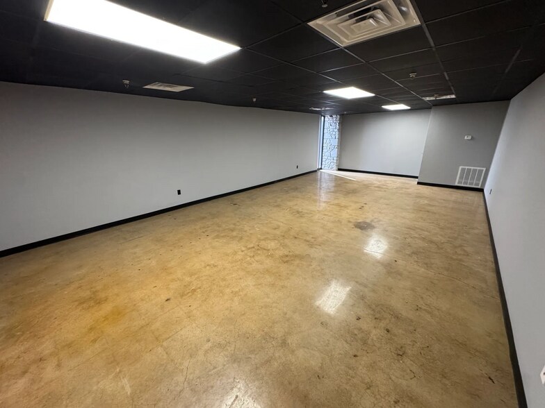 More Photos Of 7901 NE 10th St, Midwest City Office For Lease