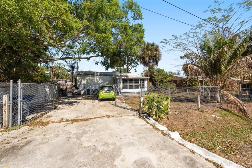 More Photos Of 380 San Jose St, North Fort Myers Manufactured Housing Mobile Home Park For Sale