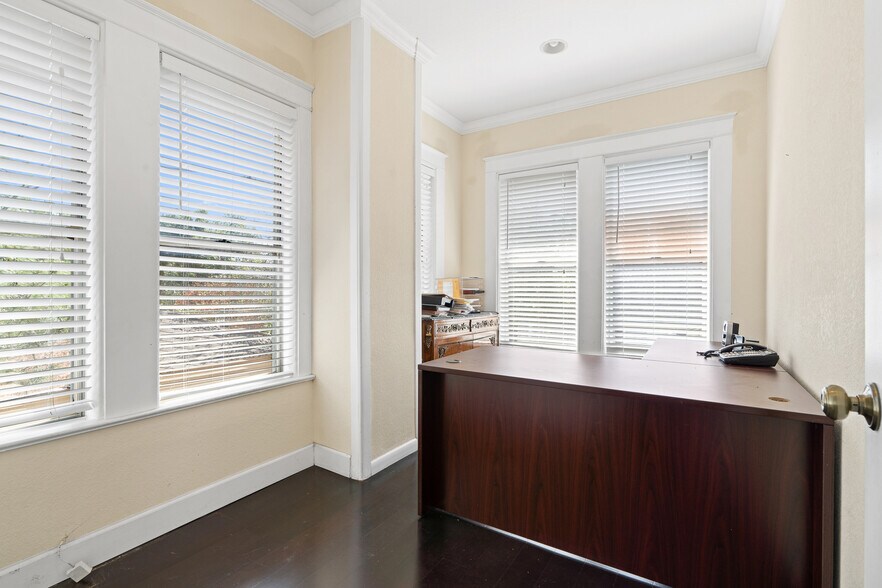 More Photos Of 1902 W Cass St, Tampa Office For Sale