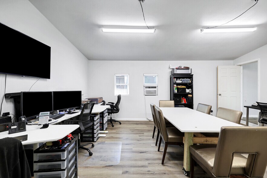 More Photos Of 1016 E Borgfeld Dr, San Antonio Flex For Sale