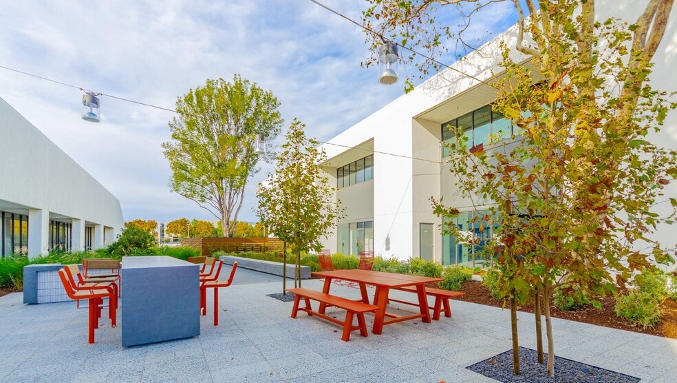 More Photos Of 30 W Montague Expy, San Jose Research And Development For Lease