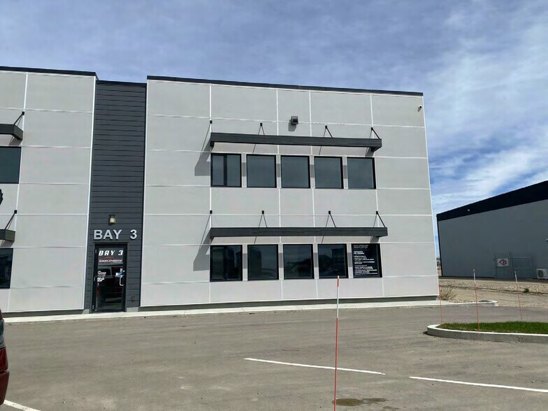 More Photos Of 1010 12 Av, Coaldale Flex For Lease