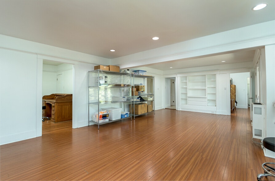 More Photos Of 6409 Regent St, Huntington Park Warehouse For Sale