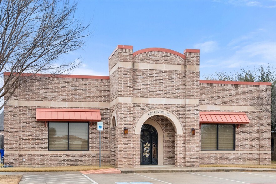 More Photos Of 820 Central Dr, Colleyville Office For Sale