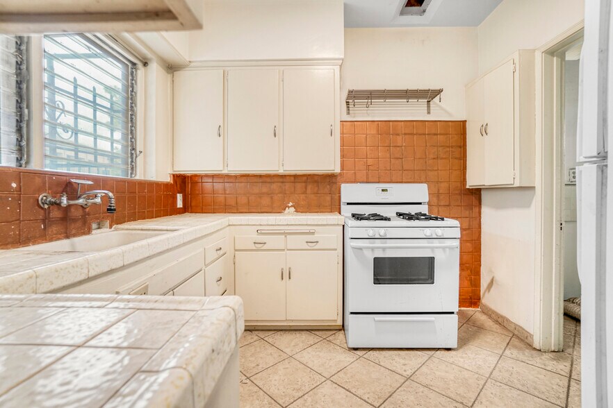 More Photos Of 728 S Genesee Ave, Los Angeles Apartments For Sale