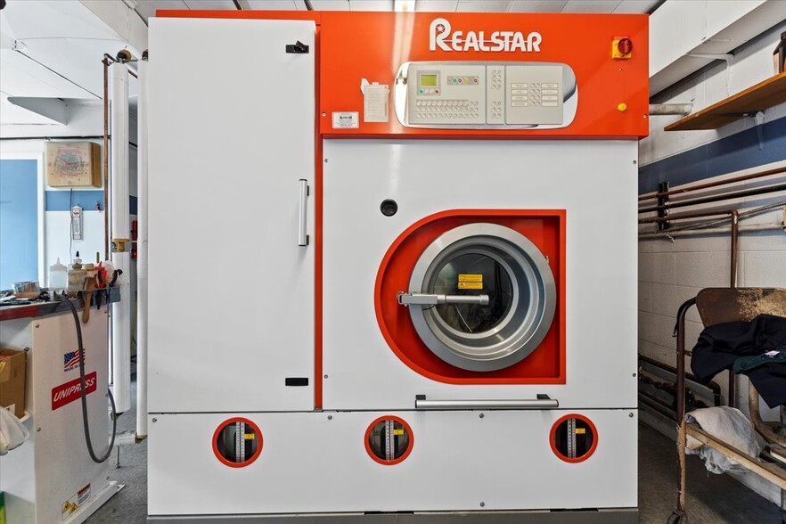 More Photos Of 256 Benmont Ave, Bennington Freestanding For Sale