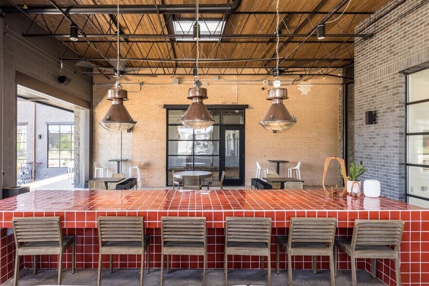 More Photos Of 119-127 Manufacturing St, Dallas Unknown For Lease