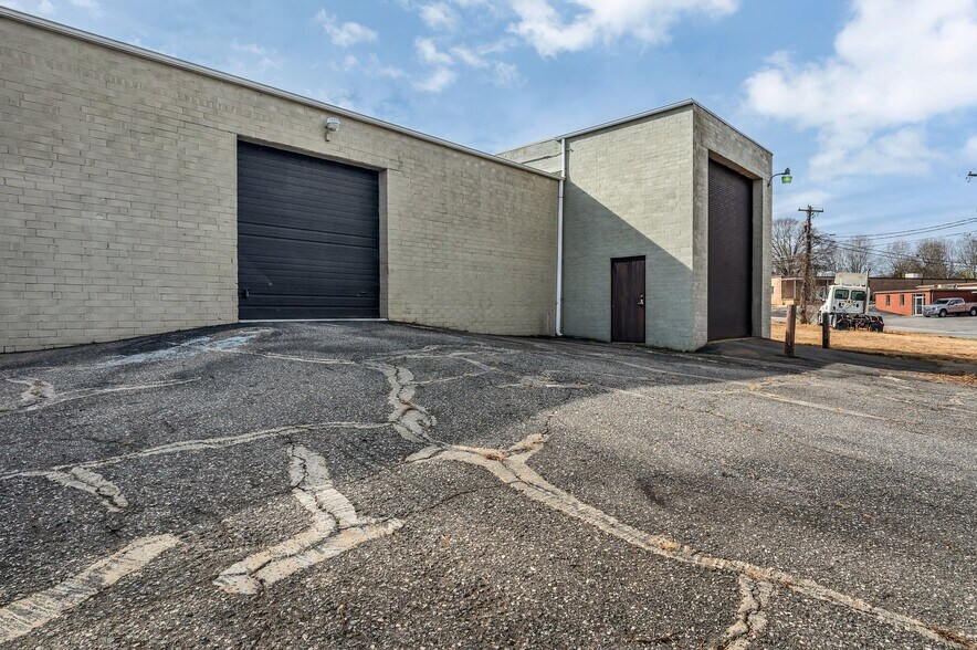 More Photos Of 105 Rock Barn Rd NE, Conover Flex For Sale