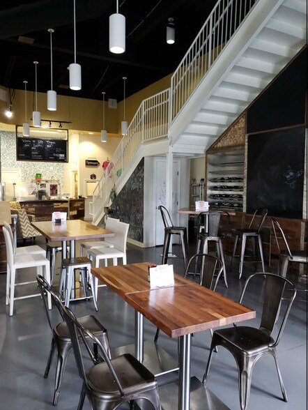 More Photos Of 1921 Kaliste Saloom Rd, Lafayette Restaurant For Sale