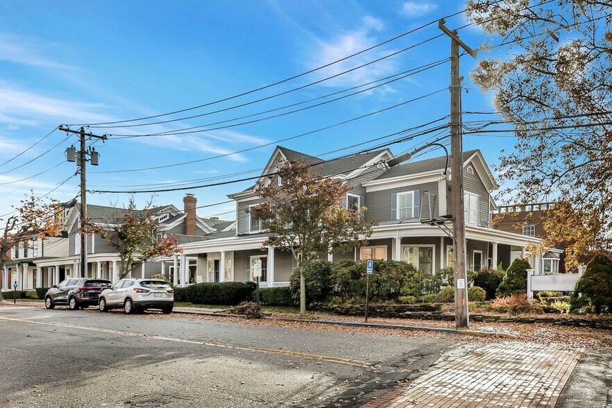 More Photos Of 33 W 2nd St, Riverhead Office For Sale